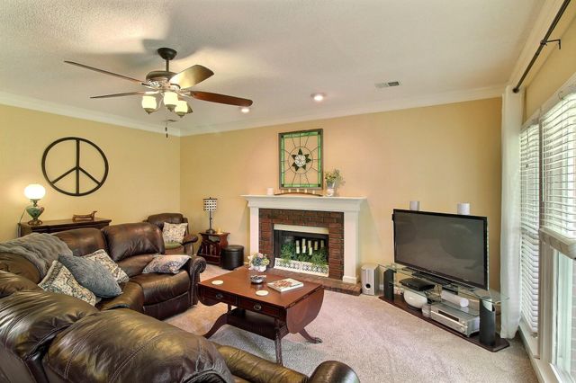 573 MERRIWEATHER DR, Collierville, TN 38017
