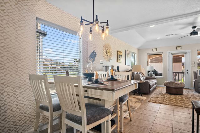 615 28th Street, Dickinson, TX 77539