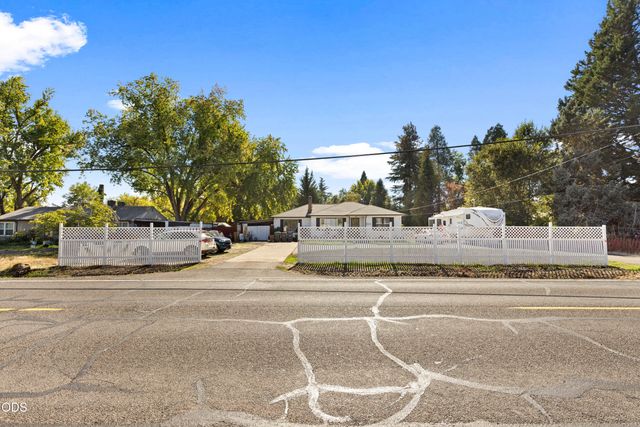 833 Beall Lane, Medford, OR 97502