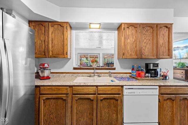833 Beall Lane, Medford, OR 97502