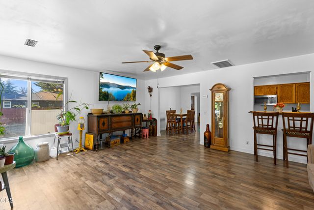 833 Beall Lane, Medford, OR 97502