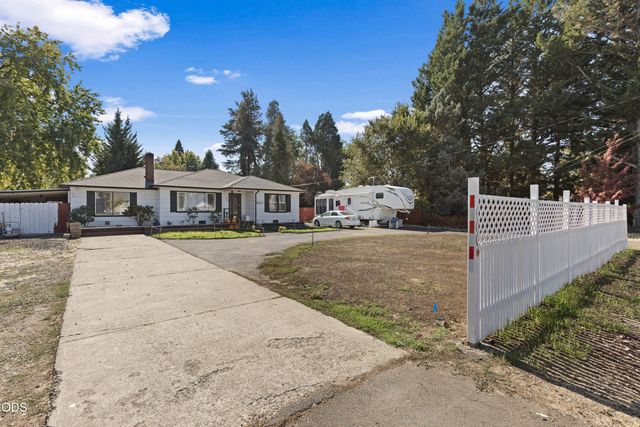 833 Beall Lane, Medford, OR 97502