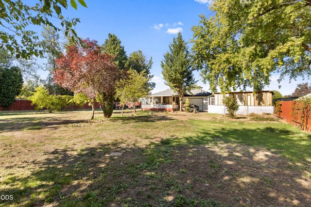 833 Beall Lane, Medford, OR 97502