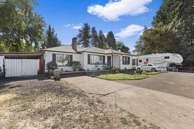 833 Beall Lane, Medford, OR 97502
