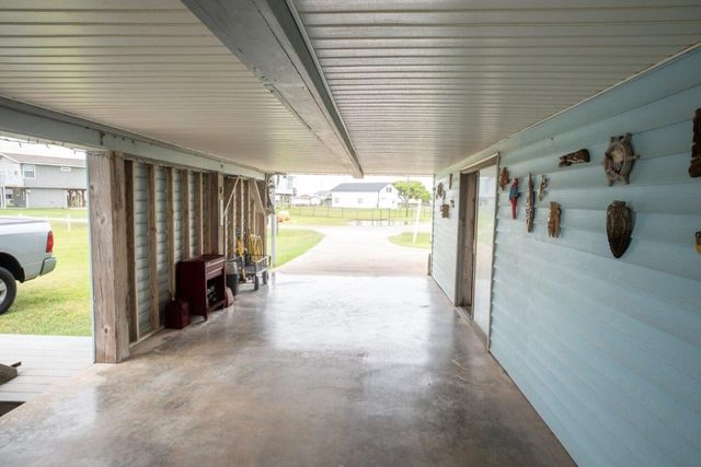 135 County Road 200, Sargent, TX 77414