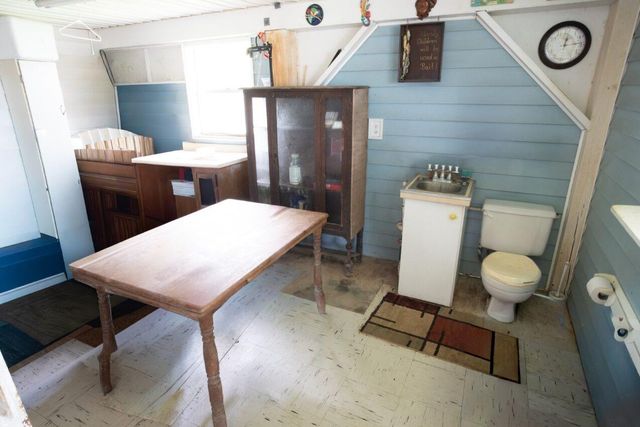 135 County Road 200, Sargent, TX 77414
