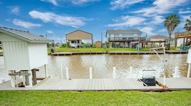 135 County Road 200, Sargent, TX 77414