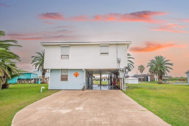 135 County Road 200, Sargent, TX 77414