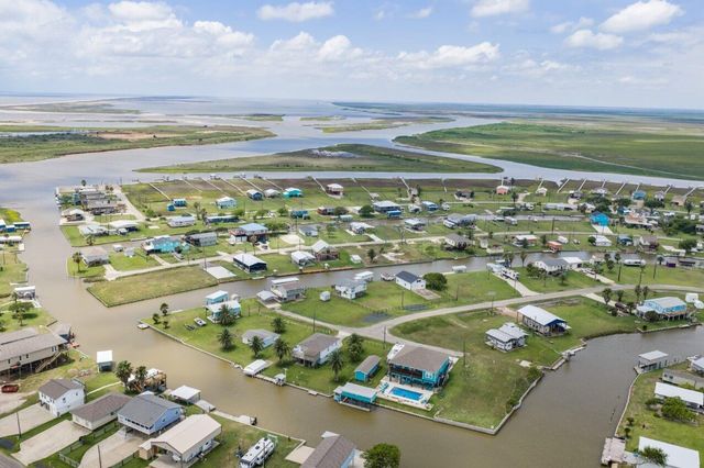 135 County Road 200, Sargent, TX 77414