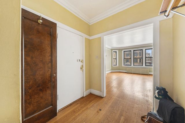 6851 S Paxton Avenue 1N, Chicago, IL 60649