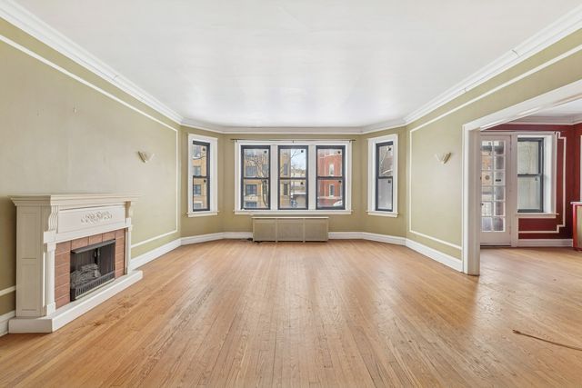 6851 S Paxton Avenue 1N, Chicago, IL 60649