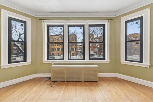 6851 S Paxton Avenue 1N, Chicago, IL 60649