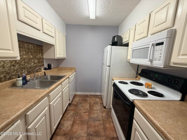 1550 E 2nd, 106, Pass Christian, MS 39571