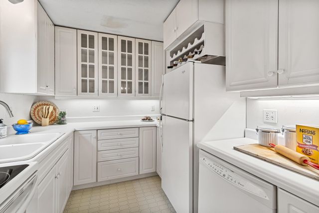 13 Tanglewood Drive, Essex, VT 05452