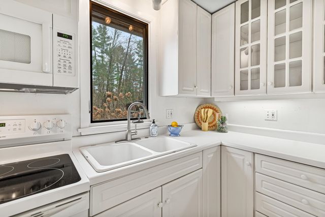 13 Tanglewood Drive, Essex, VT 05452