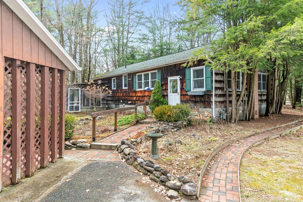 13 Tanglewood Drive, Essex, VT 05452