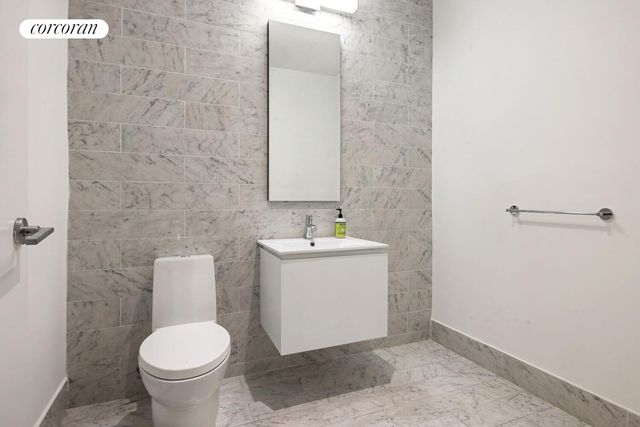 344 W 72nd St Apt TH2, New York City, NY 10023