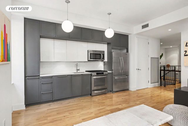 344 W 72nd St Apt TH2, New York City, NY 10023