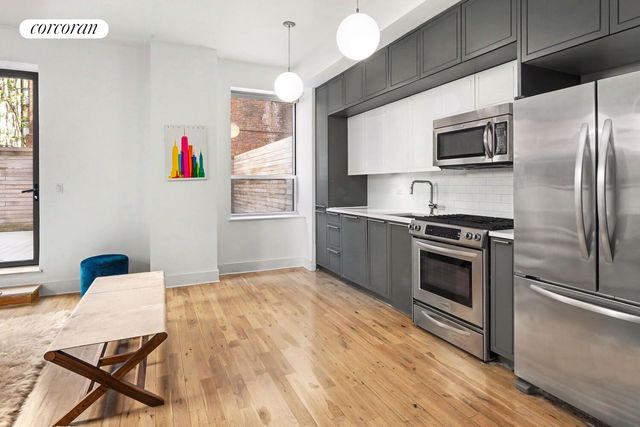 344 W 72nd St Apt TH2, New York City, NY 10023