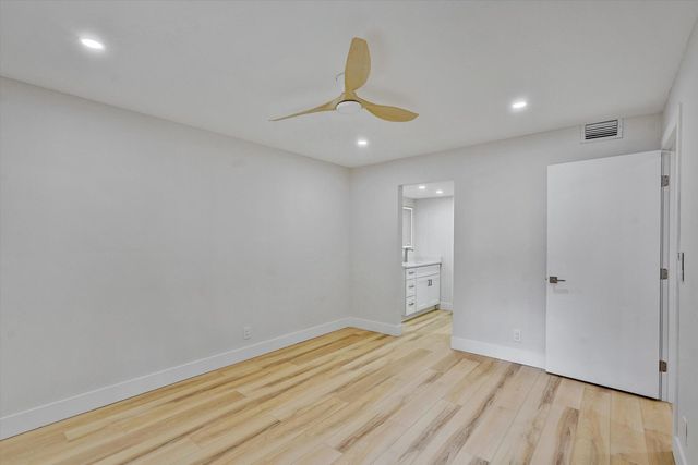 5220 Las Verdes Circle 321, Delray Beach, FL 33484