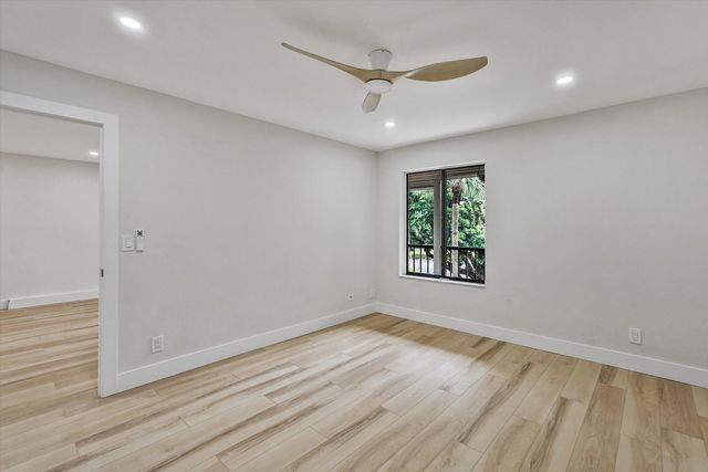 5220 Las Verdes Circle 321, Delray Beach, FL 33484