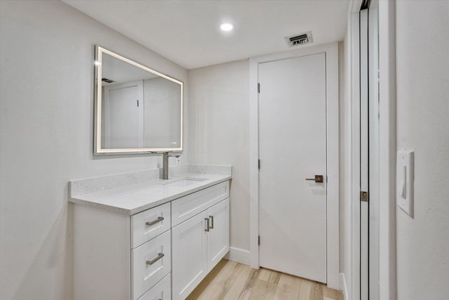 5220 Las Verdes Circle 321, Delray Beach, FL 33484