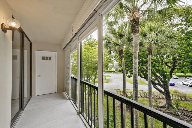 5220 Las Verdes Circle 321, Delray Beach, FL 33484