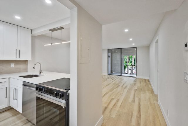 5220 Las Verdes Circle 321, Delray Beach, FL 33484