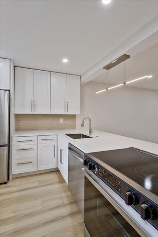 5220 Las Verdes Circle 321, Delray Beach, FL 33484