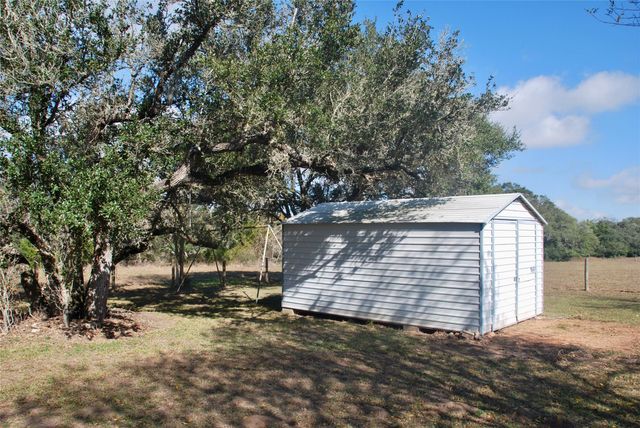 415 County Road 457 RD, Hallettsville, TX 77964