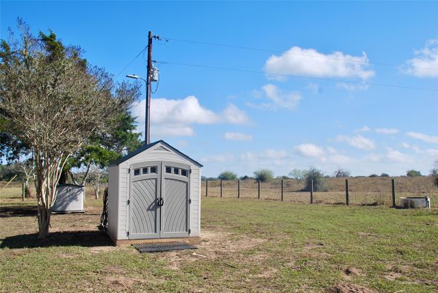415 County Road 457 RD, Hallettsville, TX 77964