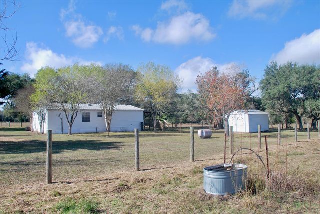 415 County Road 457 RD, Hallettsville, TX 77964