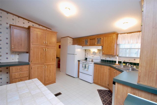 415 County Road 457 RD, Hallettsville, TX 77964