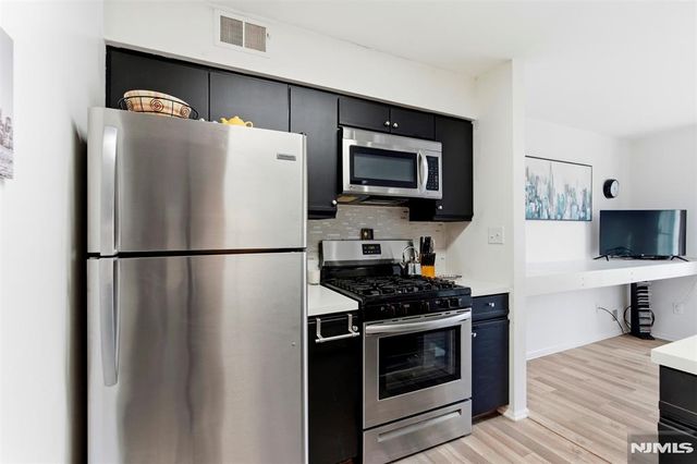 14 Willow Circle 706, Hamburg, NJ 07419