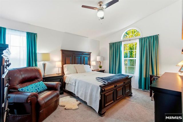 14 Willow Circle 706, Hamburg, NJ 07419