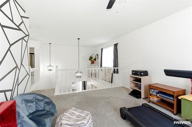 14 Willow Circle 706, Hamburg, NJ 07419