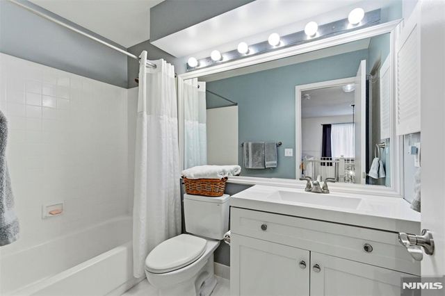 14 Willow Circle 706, Hamburg, NJ 07419