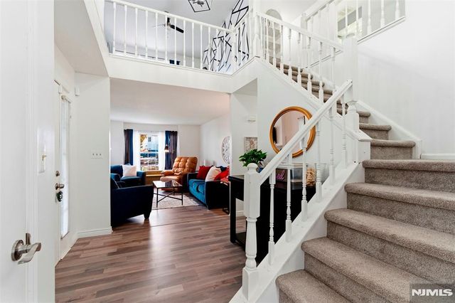 14 Willow Circle 706, Hamburg, NJ 07419