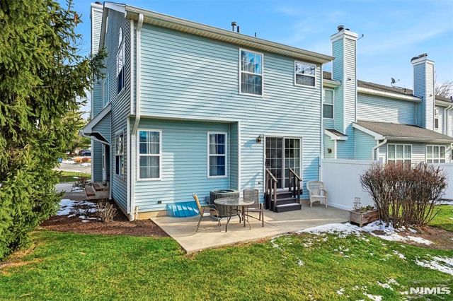 14 Willow Circle 706, Hamburg, NJ 07419