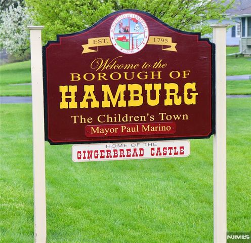 14 Willow Circle 706, Hamburg, NJ 07419