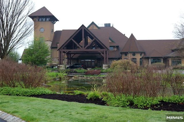 14 Willow Circle 706, Hamburg, NJ 07419