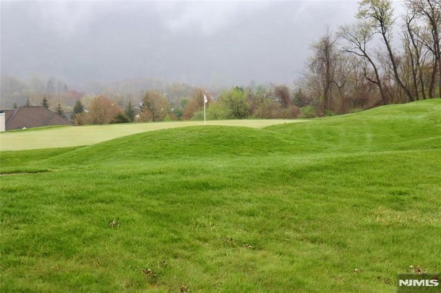 14 Willow Circle 706, Hamburg, NJ 07419