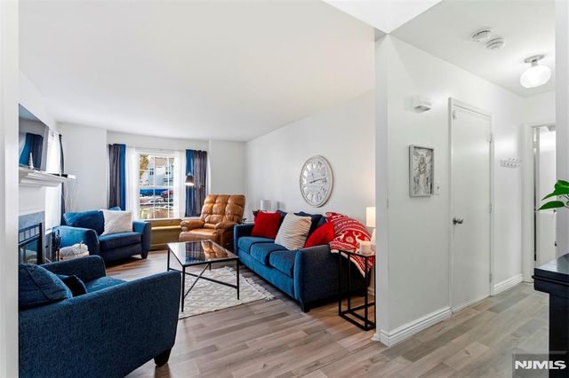 14 Willow Circle 706, Hamburg, NJ 07419