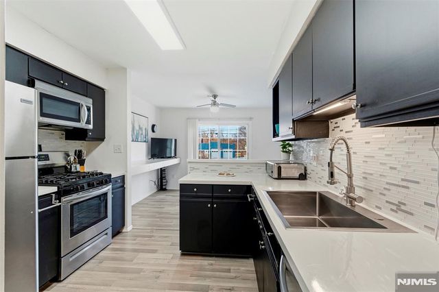 14 Willow Circle 706, Hamburg, NJ 07419