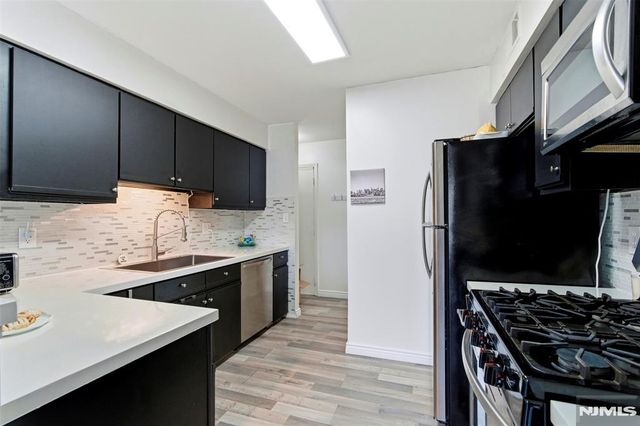 14 Willow Circle 706, Hamburg, NJ 07419