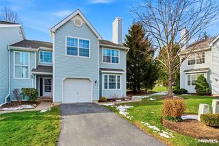 14 Willow Circle 706, Hamburg, NJ 07419
