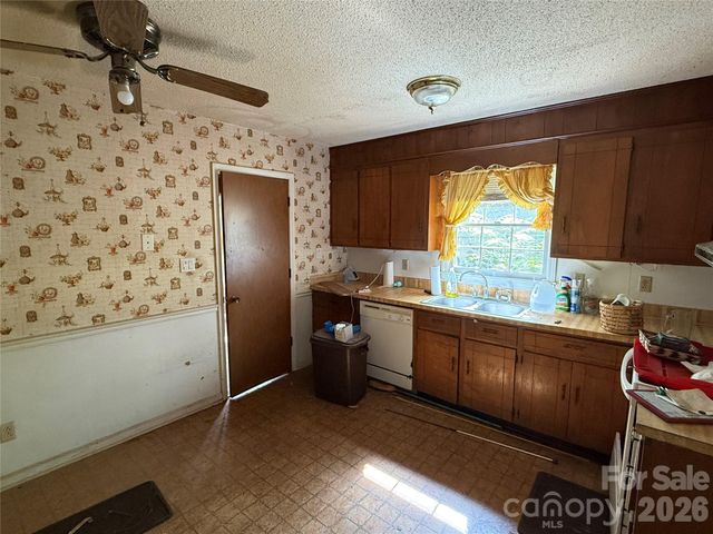10100 Starwood Drive, Charlotte, NC 28215