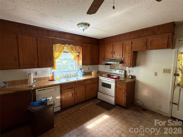 10100 Starwood Drive, Charlotte, NC 28215