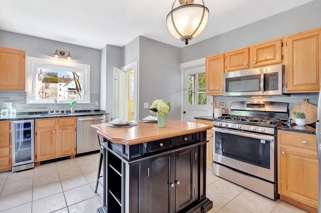 18 Hersam St, Stoneham, MA 02180