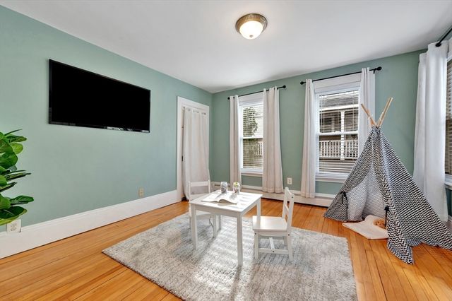 18 Hersam St, Stoneham, MA 02180